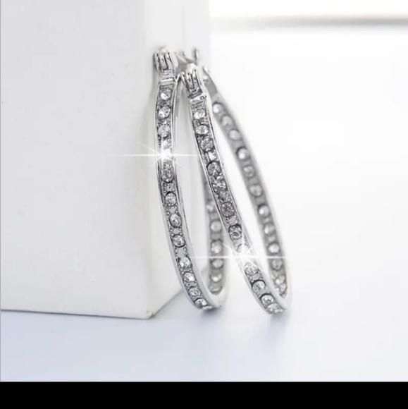 NIB Dazzling Shiny Zircon Hoop Earrings - Large Oval Huggie Design - Picture 1 of 4